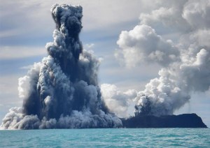Rangkaian foto seri keempat letusan Gunung Api bawah laut. 18 Maret 2009. Fotografer Dana Stephenson(Dana Stephenson / Getty Images). 