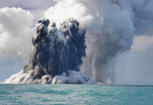 Rangkaian foto seri keenam letusan Gunung Api bawah laut. 18 Maret 2009. Fotografer Dana Stephenson(Dana Stephenson / Getty Images). 
